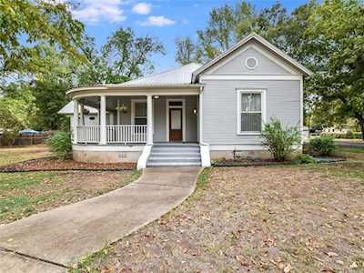 807 Short ST Smithville, TX 78957