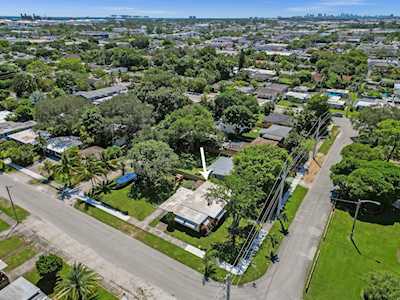 2100 SW 3rd Ter Fort Lauderdale, FL 33315