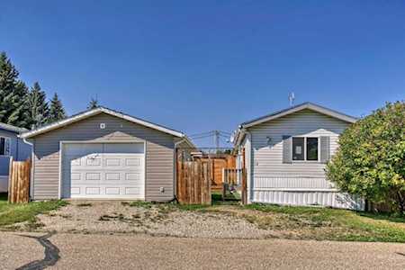 5211 55 Avenue Rocky Mountain House, AB T4T1M8