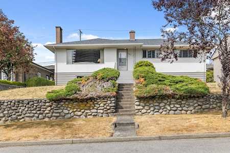 4821 Ridgelawn Drive Burnaby, BC V5C 3Y1