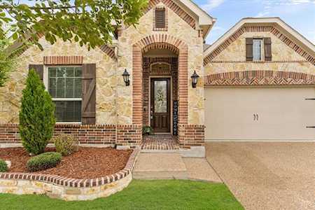 2305 Prairie Glen Street Lewisville, TX 75056