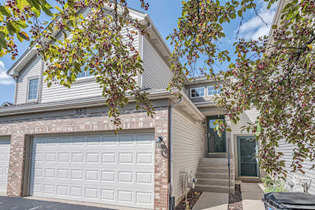 1057 Woodview Ct Aurora, IL 60502