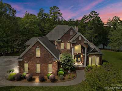8884 Beach Bluff Ct Sherrills Ford, NC 28673