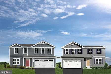910 Raeann Dr Greencastle, PA 17225
