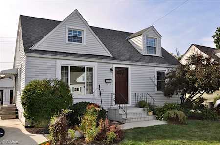 144 Woodstock Dr Avon Lake, OH 44012