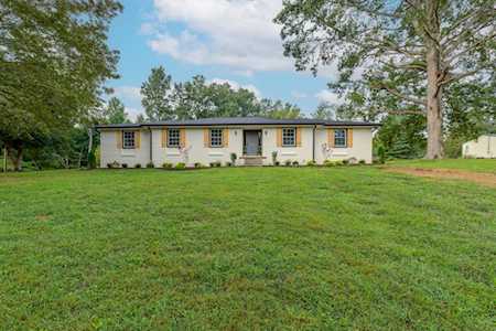 1390 Taylor Town Rd White Bluff, TN 37187