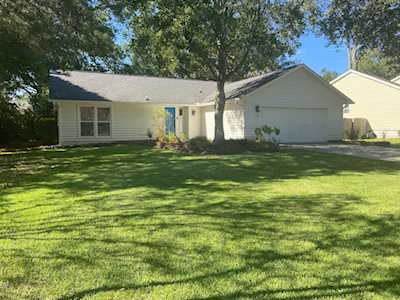 1121 Parkway Drive Mount Pleasant, SC 29464