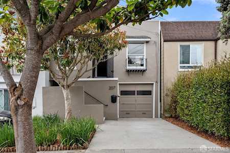 207 Flood Avenue San Francisco, CA 94112