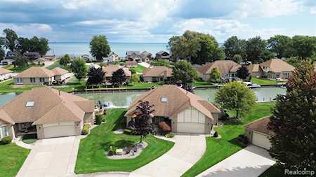 49898 Schooner Ct Chesterfield, MI 48047