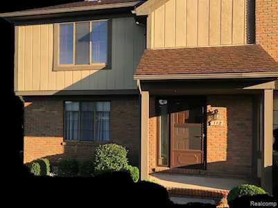 112 Meadow Lane Circle Rochester Hills, MI 48307