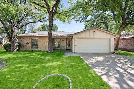 5607 Honey Locust Trail Arlington, TX 76017