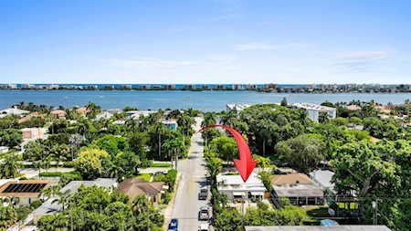 1501 S Palmway Lake Worth Beach, FL 33460