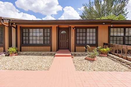 10380 W Cypress Ct Pembroke Pines, FL 33026