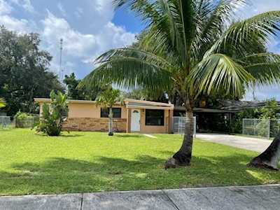 106 Newton Rd West Park, FL 33023