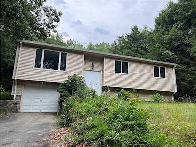 8 Winsor Ave Johnston, RI 02919