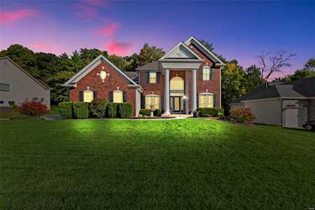 924 Locksley Manor Dr Lake St Louis, MO 63367
