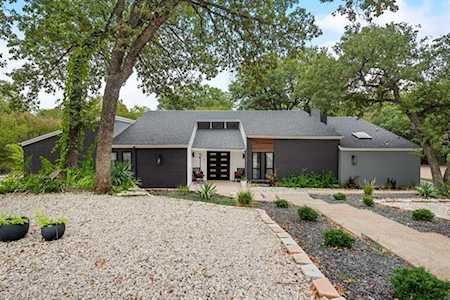 2115 Adams Drive Arlington, TX 76011
