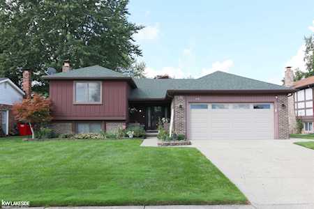 47793 Lexington Dr Macomb, MI 48044