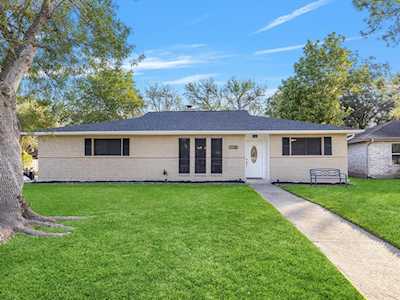 17022 Blackhawk Blvd Friendswood, TX 77546