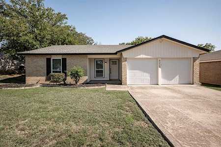 6220 Sunnybrook Drive Watauga, TX 76148