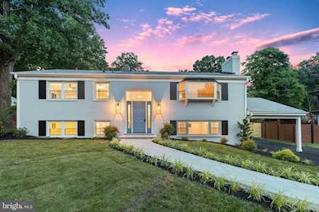 509 Creek Crossing Rd NE Vienna, VA 22180