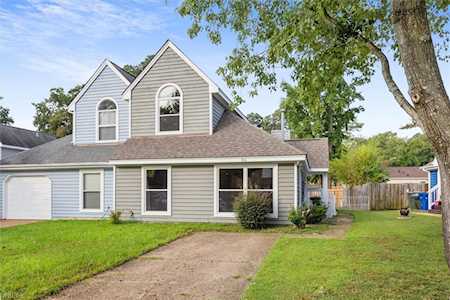 916 Woodcreek Dr Newport News, VA 23608