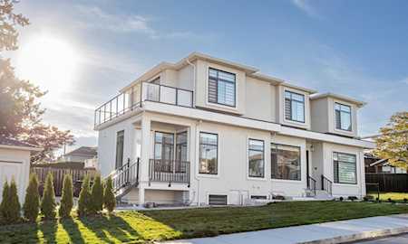 7635 Burgess Street Burnaby, BC V3N 3J2