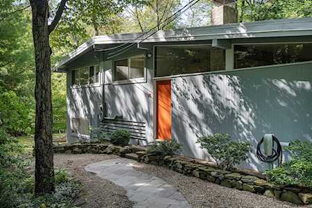 25 Peacock Farm Rd Lexington, MA 02421