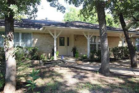1307 Driftwood Drive Euless, TX 76040