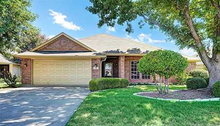 820 Heberle Drive Burleson, TX 76028