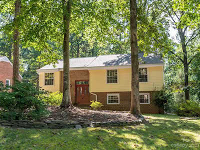 7224 Lake Dr Matthews, NC 28104