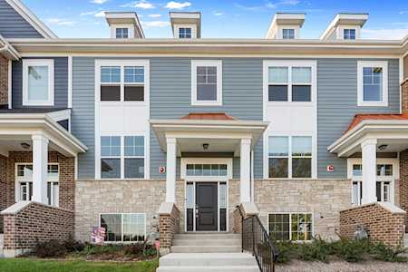 1904 Kingsley Circle Northbrook, IL 60062