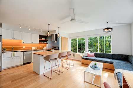 952 N 35th St #202 Seattle, WA 98103