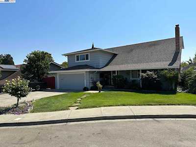 7850 Meadowbrook Ct Pleasanton, CA 94588