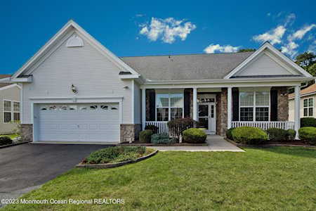 3 Lily Pond Ln Barnegat, NJ 08005