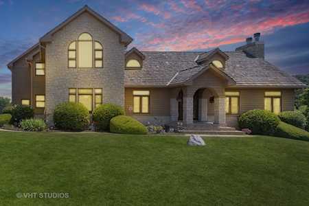 8208 Country Shire Ln Spring Grove, IL 60081