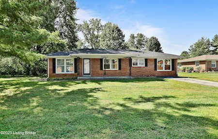 1613 Bonnie Brae Dr Shelbyville, KY 40065