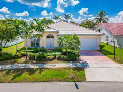 1233 NW 179th Ter Pembroke Pines, FL 33029