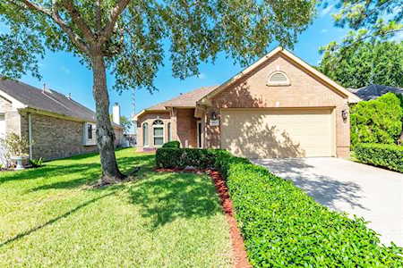 942 Peach Blossom Dr Pearland, TX 77584