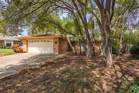 2703 Trail Oak Court Arlington, TX 76016