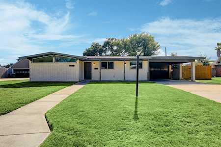 2412 Shelia St Pearland, TX 77581