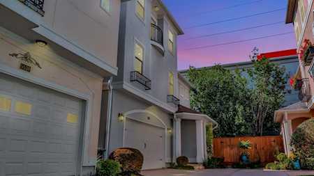 5528 Val Verde St Houston, TX 77056