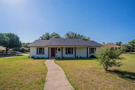 201 Meadowhill Drive Benbrook, TX 76126