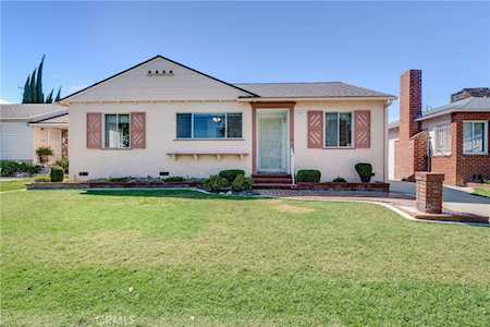 4827 Deeboyar Ave Lakewood, CA 90712