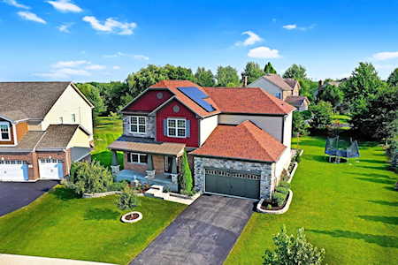 3 Andrew Ln Hawthorn Woods, IL 60047