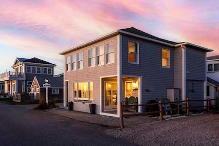 35 Shore Rd Narragansett, RI 02882
