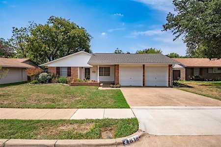 818 Ravenwood Drive Arlington, TX 76013