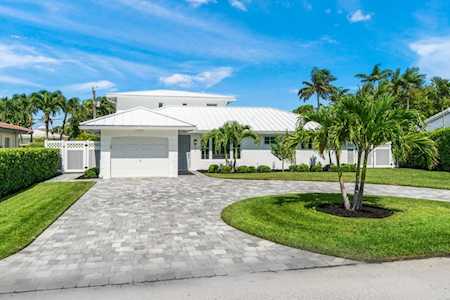 425 NE Wavecrest Way Boca Raton, FL 33432