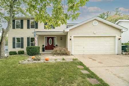 1035 Hollybend Dr Ballwin, MO 63021