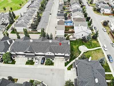 56 Everridge Gardens SW Calgary, AB T2Y 0G9